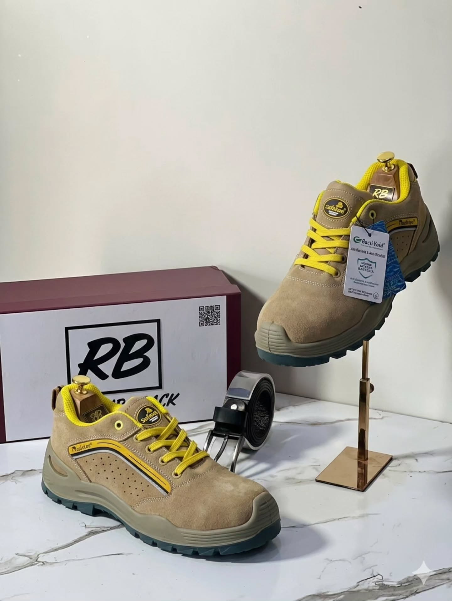 Heavy duty safety boots